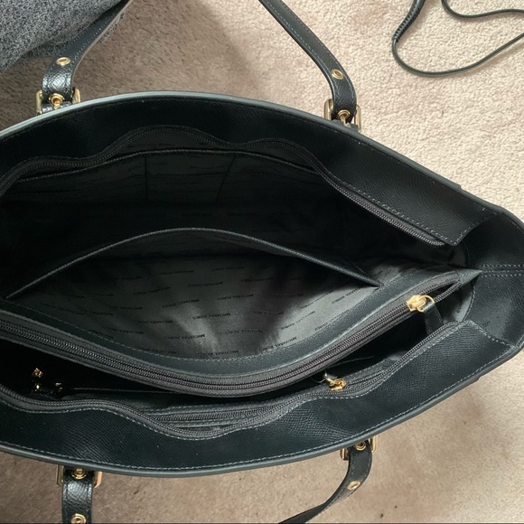 MK Medium Voyager Tote - Picture 8 of 10